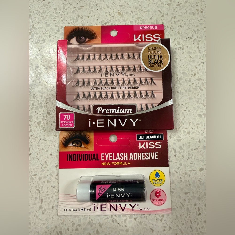 NEW Kiss Individual Eyelashes - Jet Black + Eyelash Adhesive